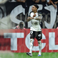 Jesse Lingard comemora gol marcado para o Corinthians sobre o Peñarol