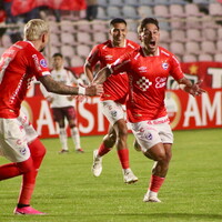Alejandro Hohberg celebra uno de sus tantos ante Lanús en la remontada de Cienciano