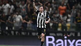 Bernard celebra ante City Torque