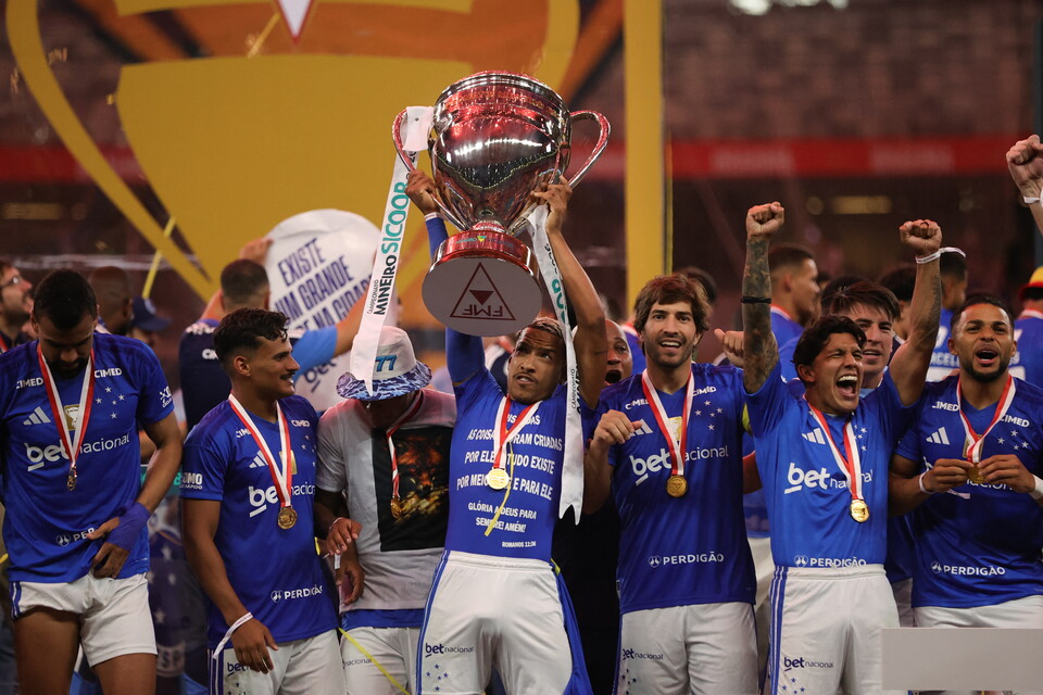 Jogadores do Cruzeiro comemoram o título do Campeonato Mineiro