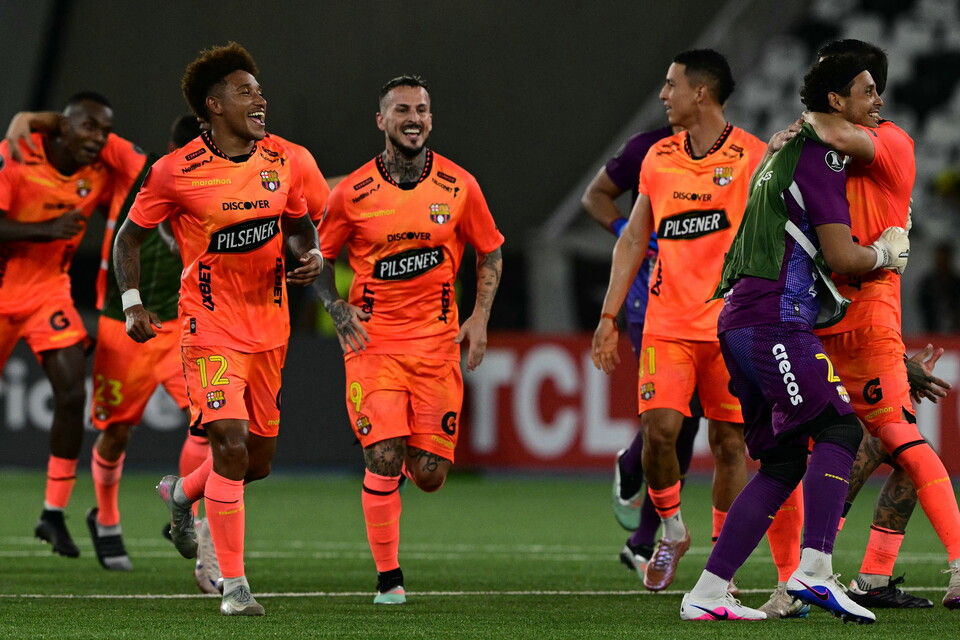 Barcelona celebra tras eliminar a Botafogo