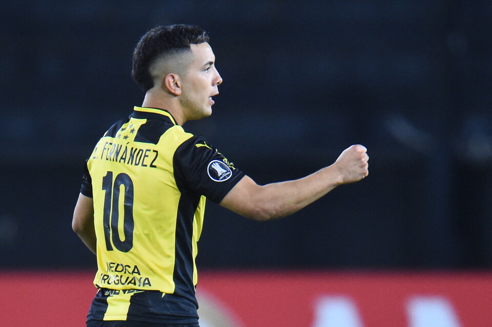 Leonardo Fernández celebra en Peñarol 