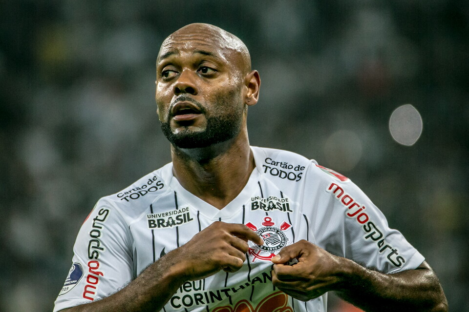 Vagner Love con la camiseta del Corinthians