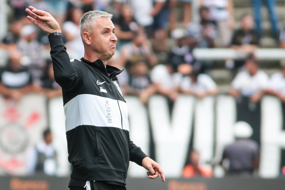 Tiago Nunes, na época em que comandava o Corinthians