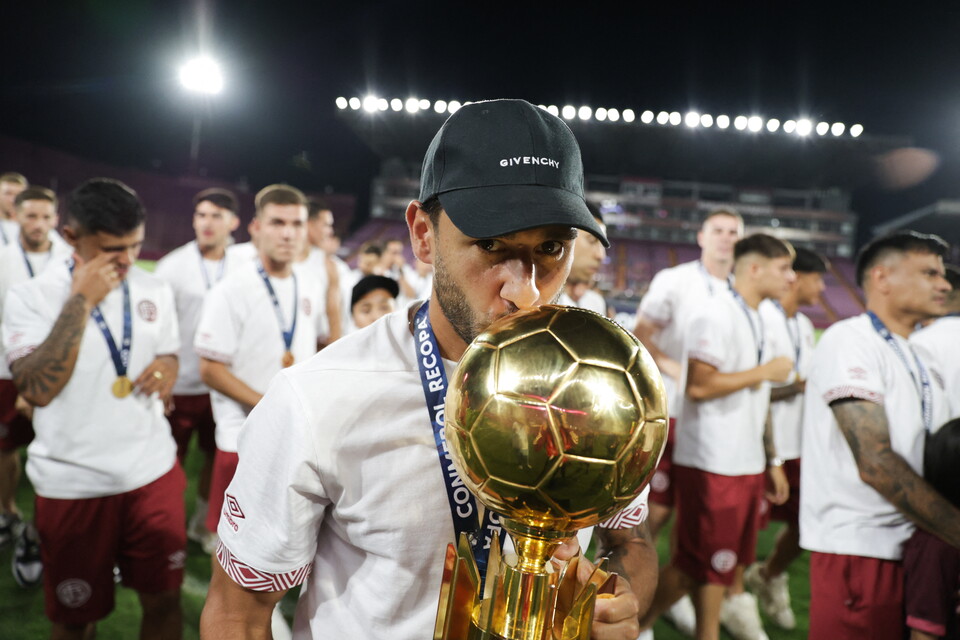 Salvio celebró la CONMEBOL Recopa