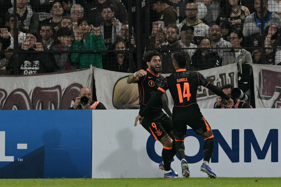 Corinthians en su debut copero