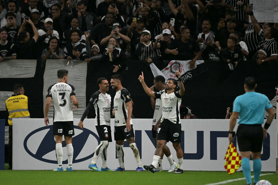Corinthinas festeja