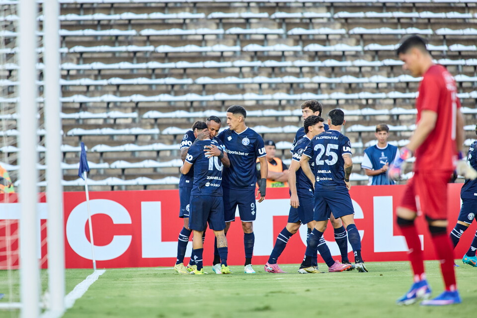 Independiente Rivadavia celebró en su debut copero