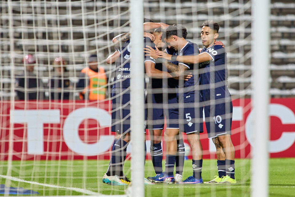 Independiente Rivadavia goleó a La Guaira