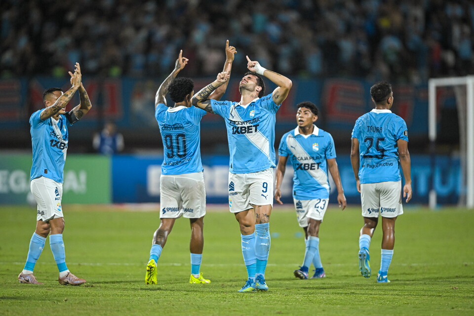 Sporting celebró su triunfo inicial