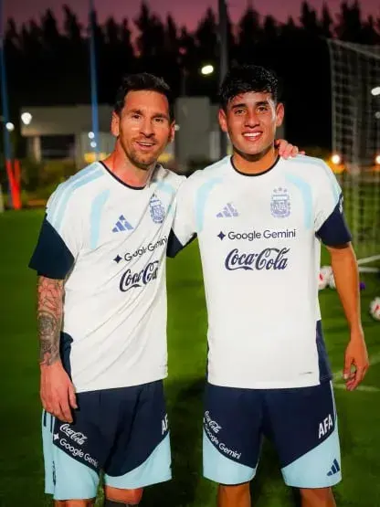 Tomás Aranda con Lionel Messi
