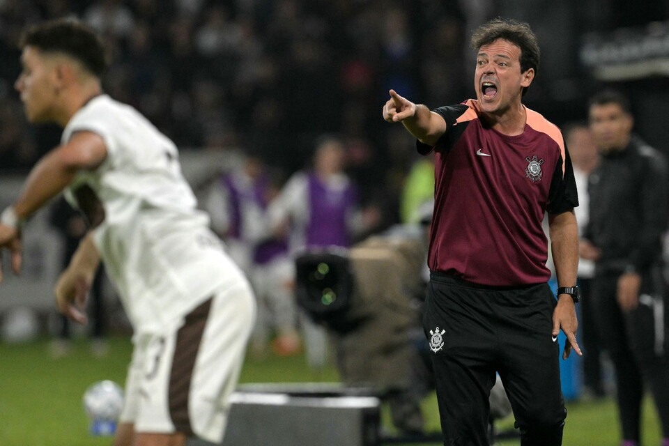 Fernando Diniz, técnico do Corinthians, na partida contra o Platense