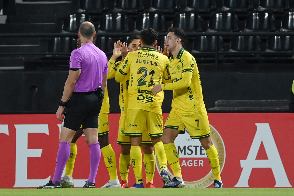 Jogadores do Mirassol comemoram gol marcado sobre o Always Ready. Foto: DANIEL DUARTE / AFP