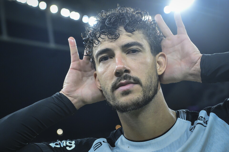 Gustavo Henrique abrió la cuenta para Corinthians