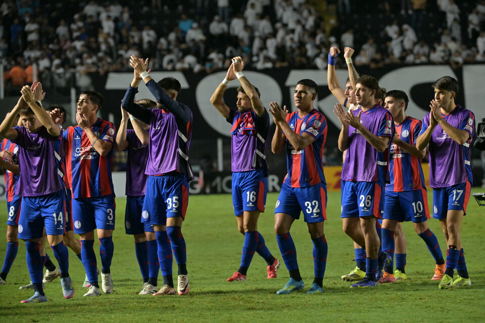 San Lorenzo se fue aplaudido por su gente en Brasil
