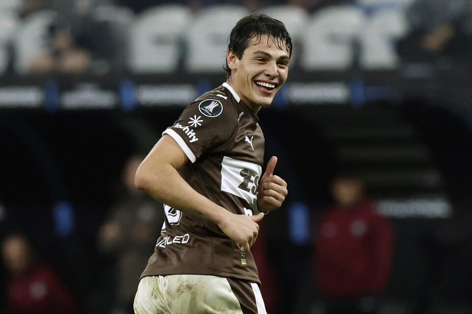 Franco Zapiola celebra su gol ante Corinthians