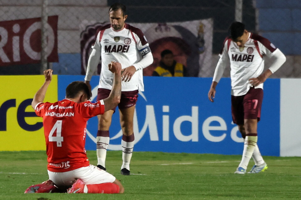 Cienciano dio vuelta la serie y eliminó al campeón vigente Lanús