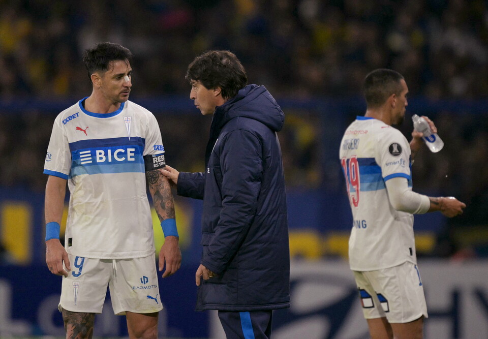 Daniel Garnero dando indicaciones a Fernando Zampedri en Universidad Católica - Boca