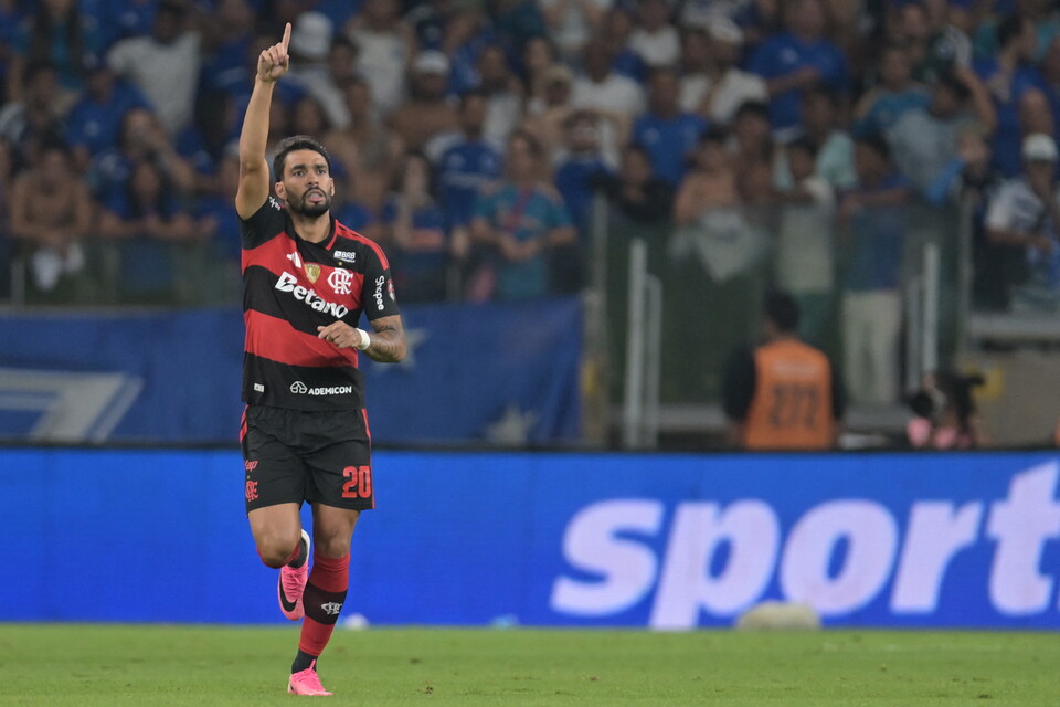 Lucas Paquetá celebra su gol para Flamengo ante Cruzeiro