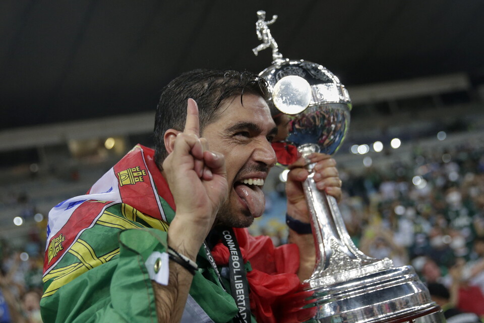 Abel Ferreira celebra la CONMEBOL Libertadores 2021 obtenida con Palmeiras