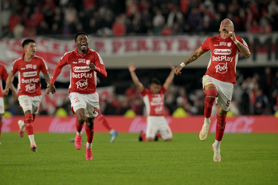 Fagúndez festeja tras la clasificación de Independiente Santa Fe ante River