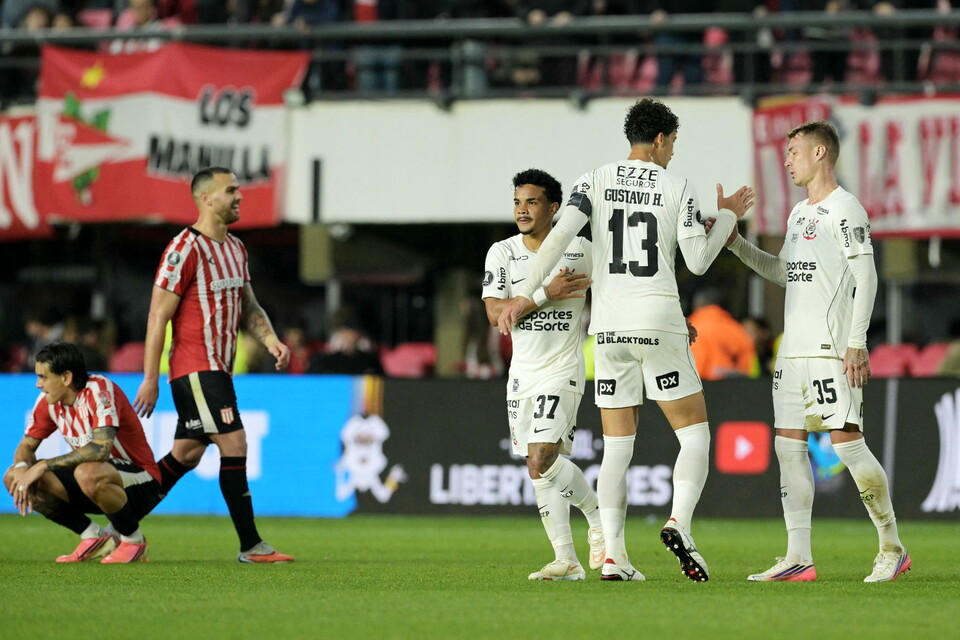 Kaio César celebra el empate de Corinthians