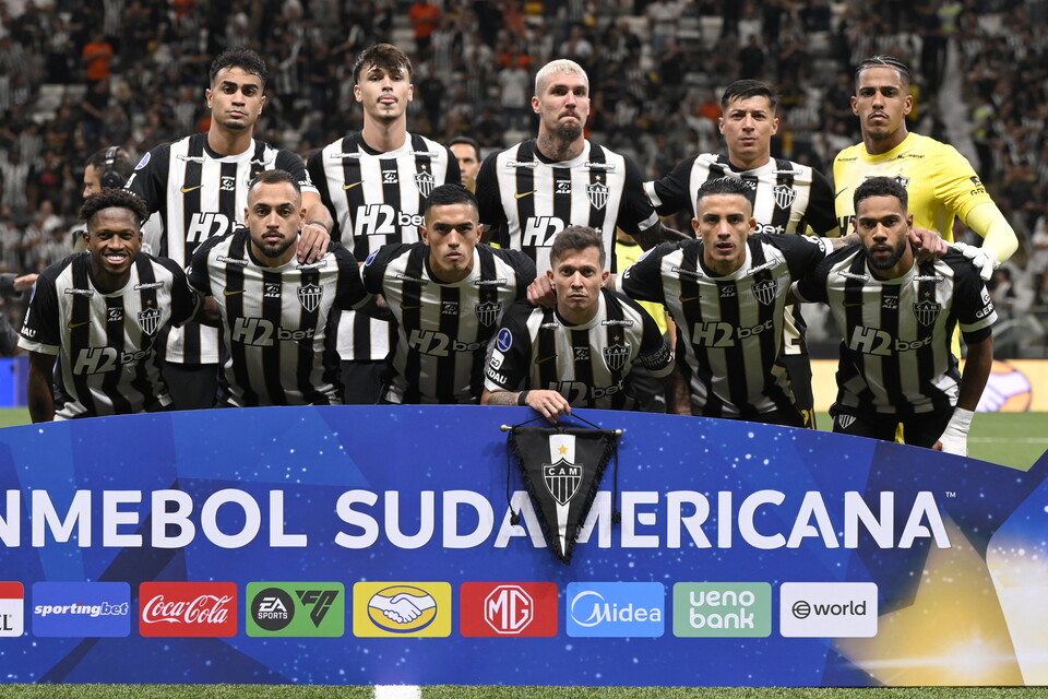 El equipo de Atlético Mineiro ante Santos en la CONMEBOL Sudamericana 2026