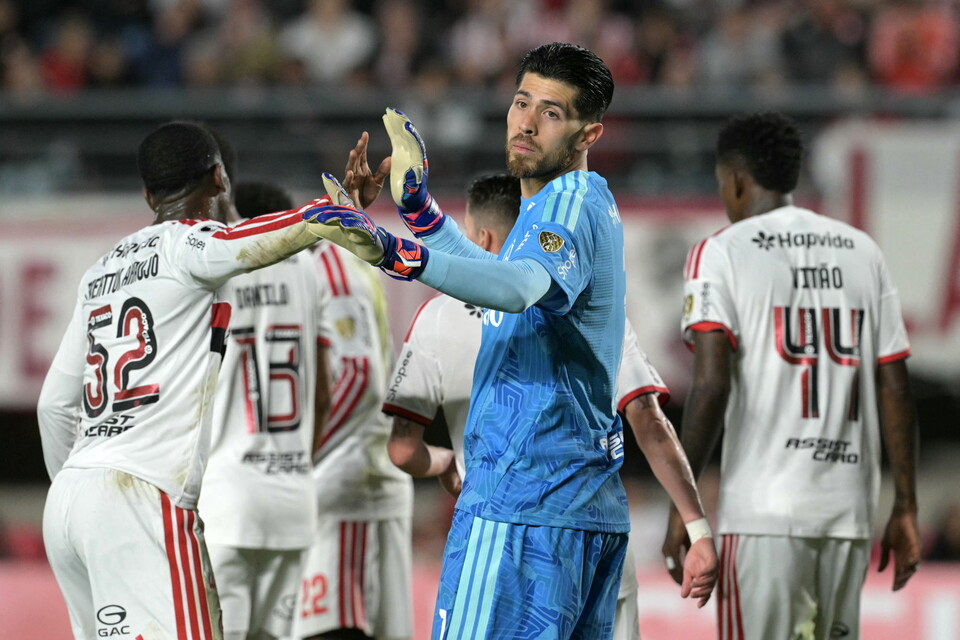 Agustín Rossi en el arco de Flamengo