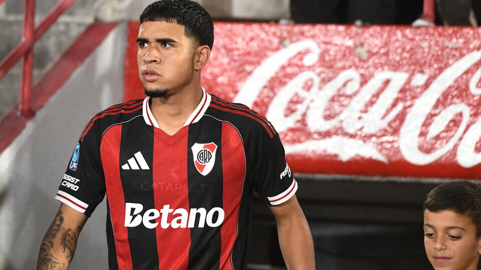 Kendry Paez en River