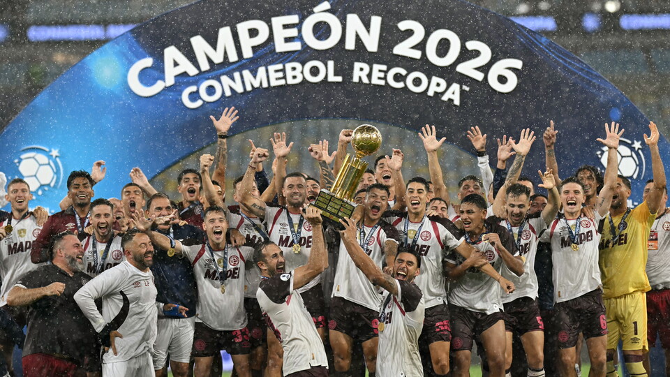 Lanús campeón Recopa.jpg