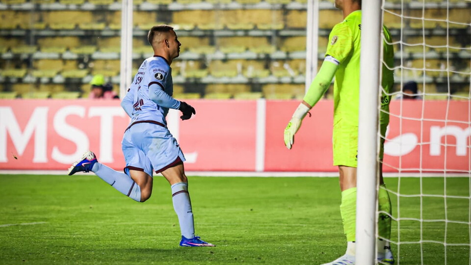 Robson Matheus comemora gol marcado para o Bolívar contra o Fluminense. Foto: Divulgação/Bolívar