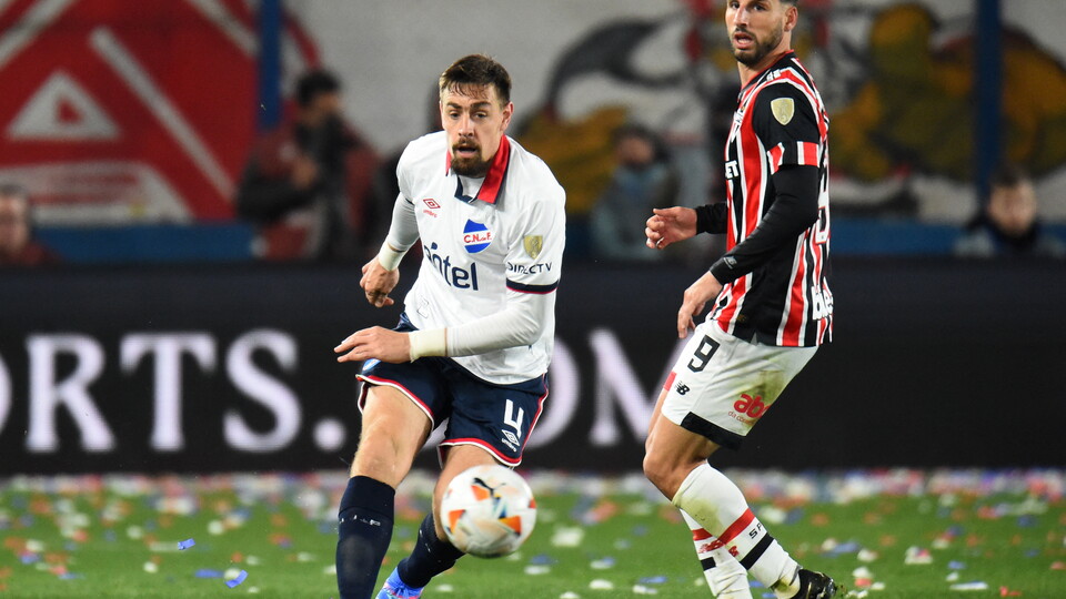 Sebastián Coates con la camiseta de Nacional