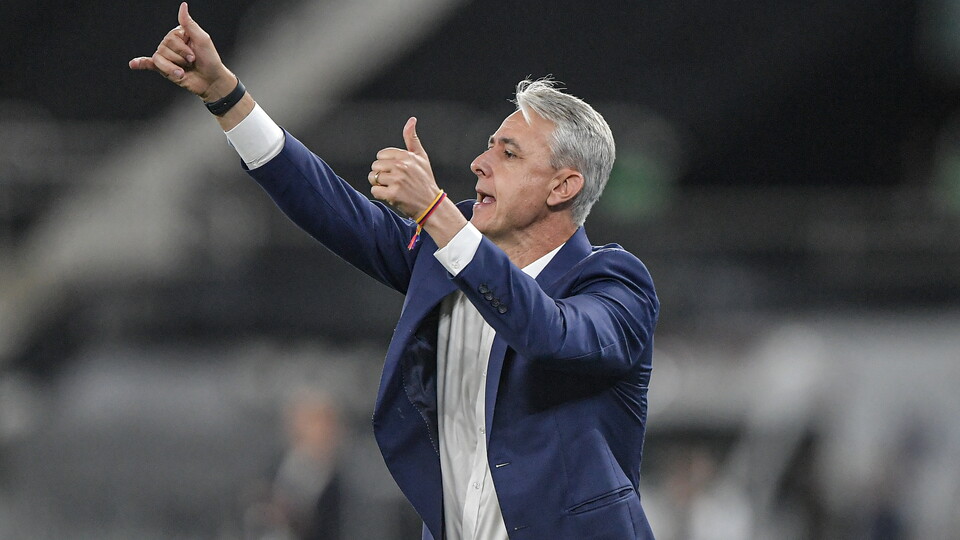 Tiago Nunes, técnico da LDU, durante a partida contra o Botafogo, pela CONMEBOL Libertadores de 2025