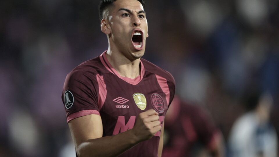 Agustín Cardozo celebra el triunfo de Lanús ante LDU Quito