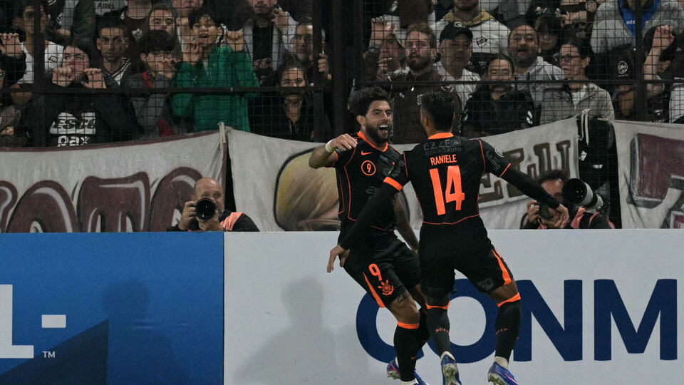 Corinthians en su debut copero