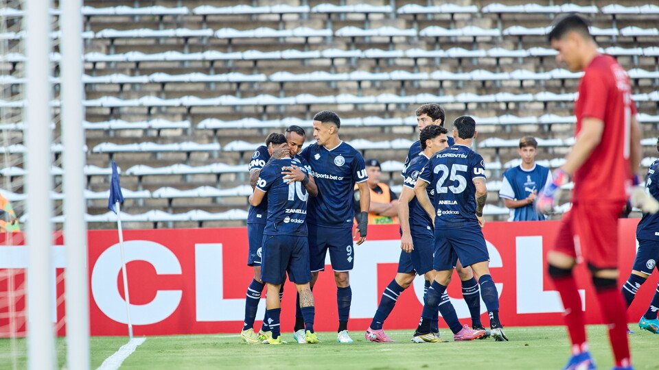 Independiente Rivadavia celebró en su debut copero