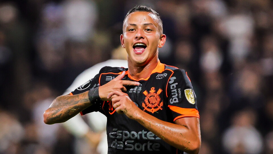 Kayke comemora gol marcado para o Corinthians contra o Platense