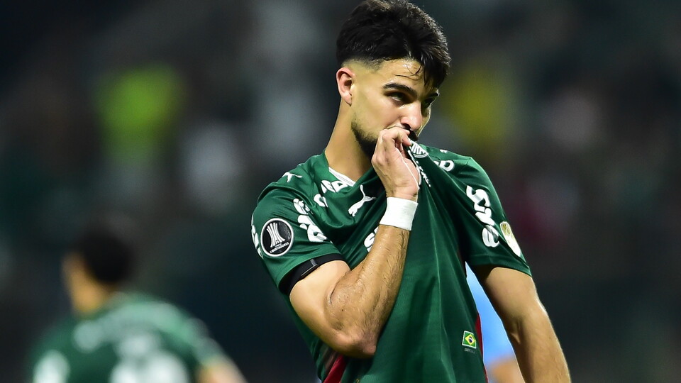 Flaco López comemora após marcar para o Palmeiras sobre o Sporting Cristal