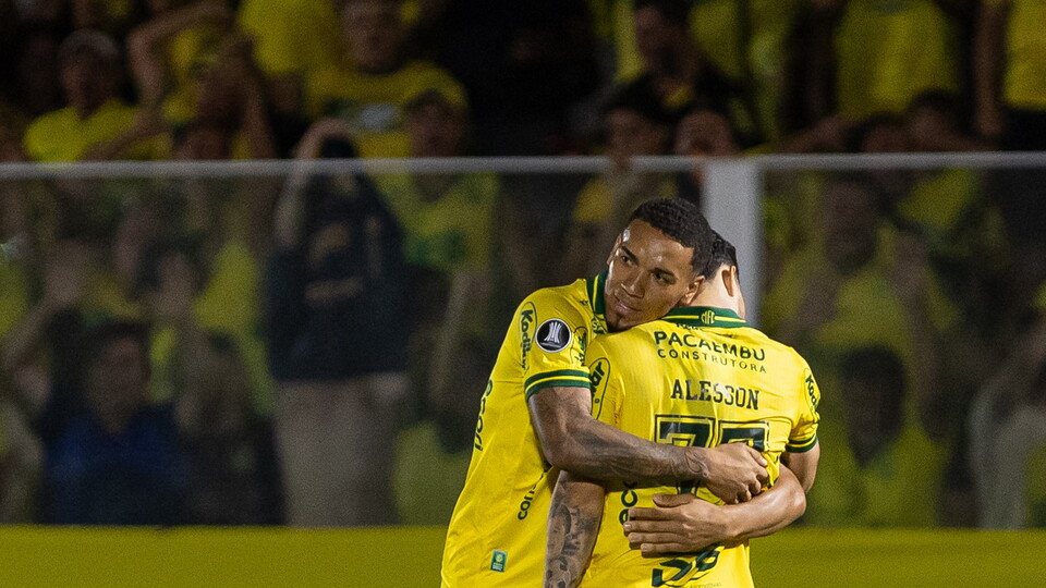 Jogadores do Mirassol comemoram gol marcado contra o Always Ready