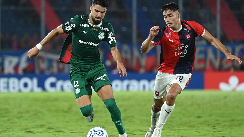 Flaco López, durante partida entre Palmeiras e Cerro Porteño