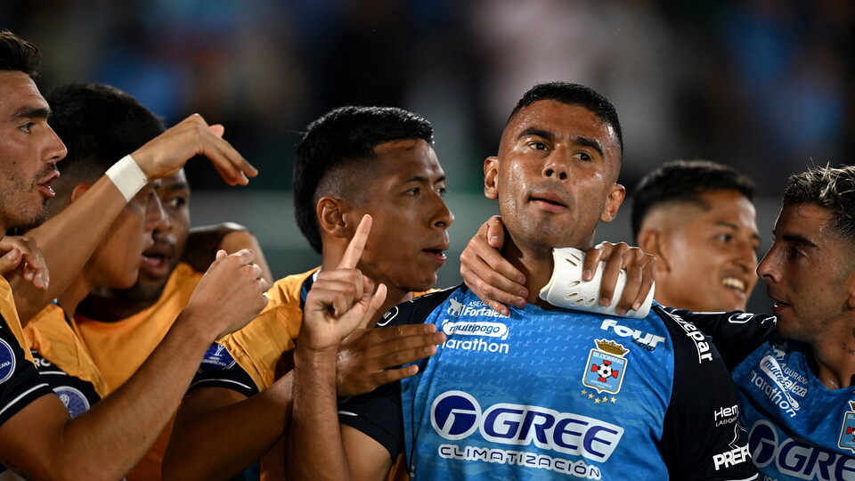 Blooming empató ante River