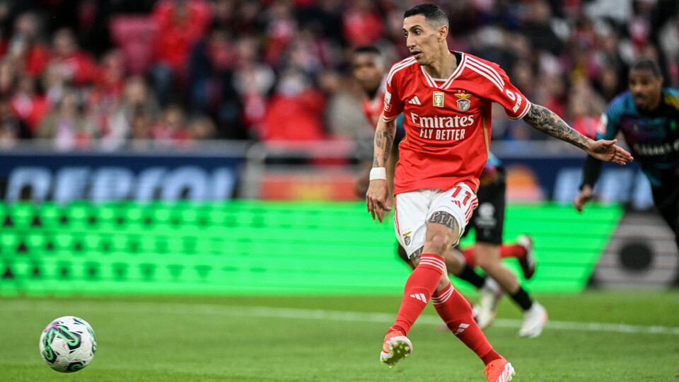 Di María errou pênalti contra Hugo Souza em Portugal. Foto: PATRICIA DE MELO MOREIRA / AFP