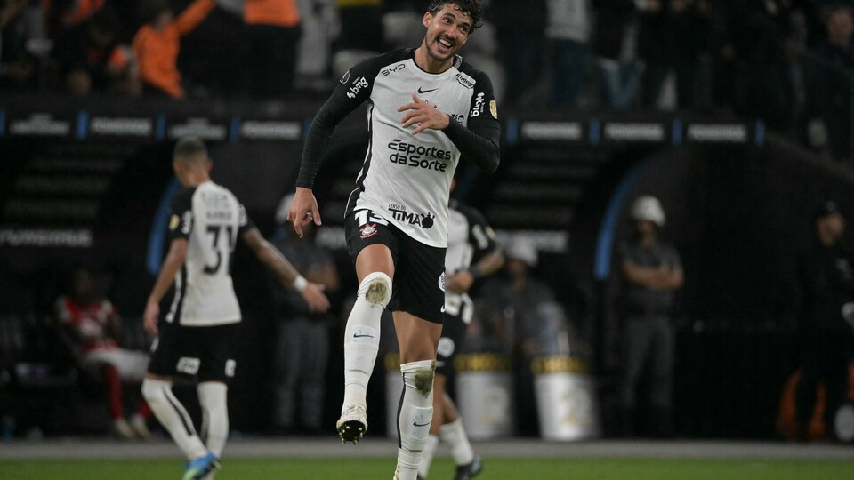 Gustavo Henrique comemora gol marcado para o Corinthians. Foto: NELSON ALMEIDA / AFP
