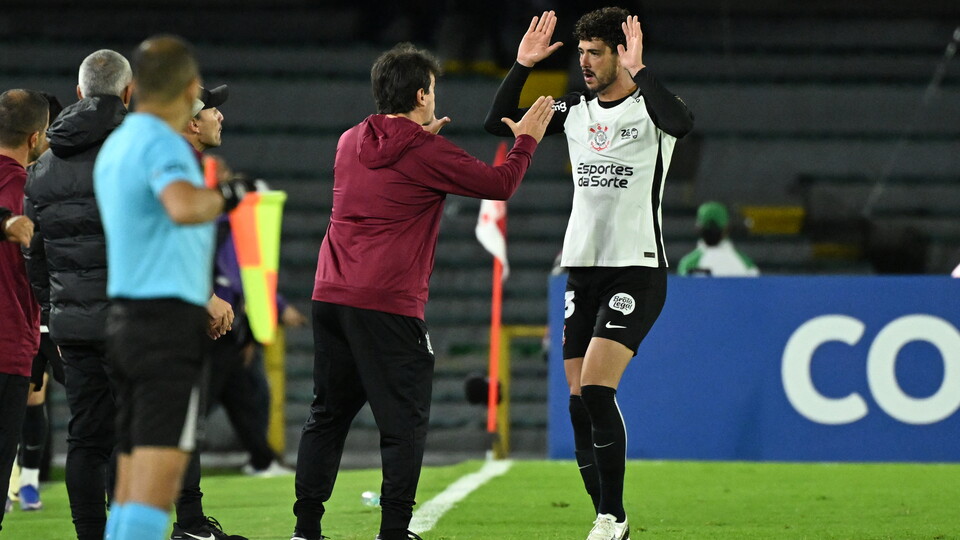 Gustavo Henrique comemora gol marcado para o Corinthians contra o Santa Fe. Foto: Luis ACOSTA / AFP