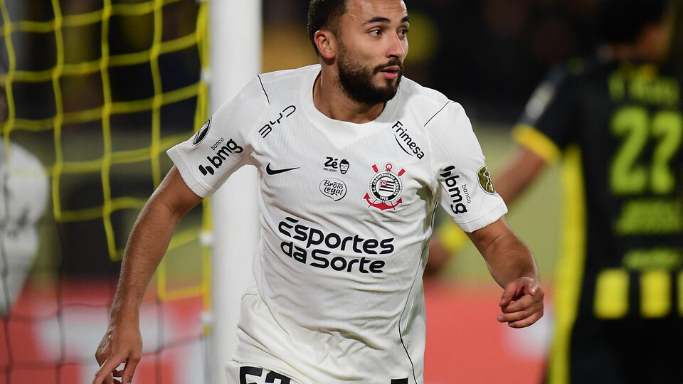 Zakaria Labyad comemora gol marcado para o Corinthians contra o Peñarol. Foto: Dante FERNANDEZ / AFP