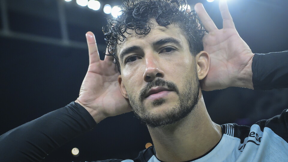 Gustavo Henrique abrió la cuenta para Corinthians
