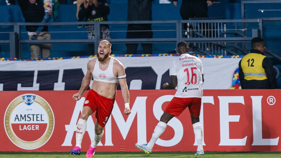 Isidro Pitta comemora gol do Red Bull Bragantino contra o Carabobo