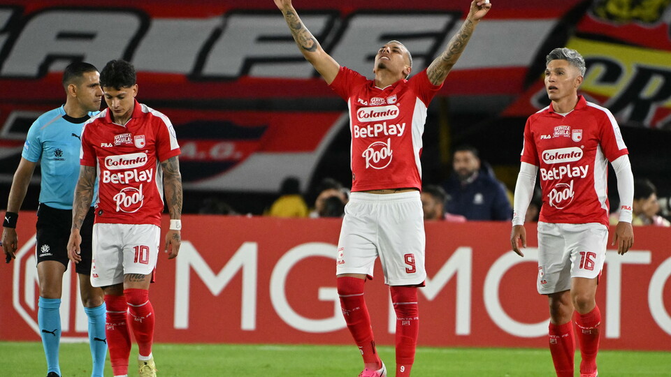 Franco Fagúndez celebra el segundo gol de Santa Fe ante Caracas