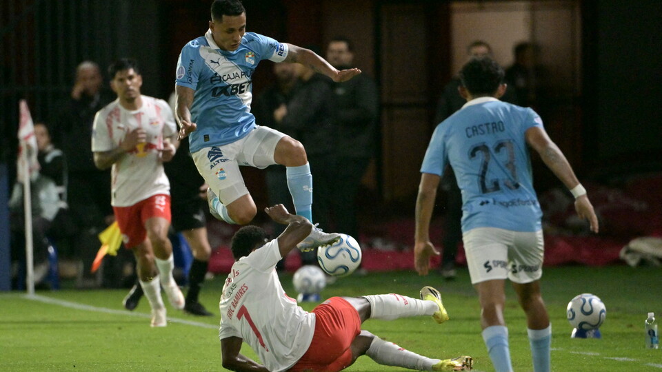 Bragantino Sporting Cristal - VAR