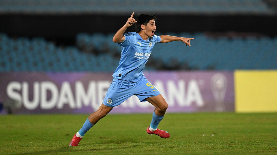 Franco Pizzichillo celebra el tanto de Montevideo City Torque